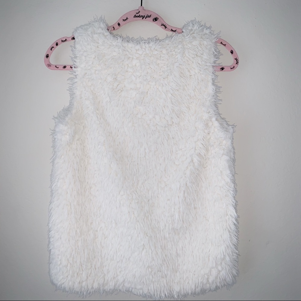 Off Withe Faux Fur Vest - Picture 2 of 4